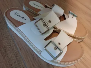 Sandalias Flyfor Beige y Blanco