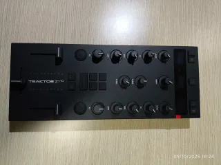 Controlador DJ Traktor Z1 Mk2