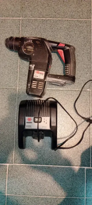 Taladro percutor y cargador Würth