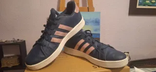 Zapatillas Adidas Azul Marino y Dorado