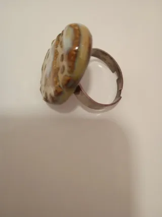 Anillo piedra beige y marrón ajustable