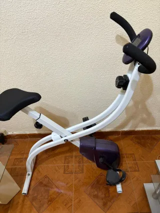 Bicicleta Estática Blanca y Morada