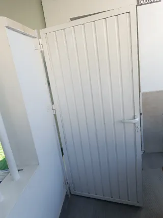 Puerta de hierro galvanizado