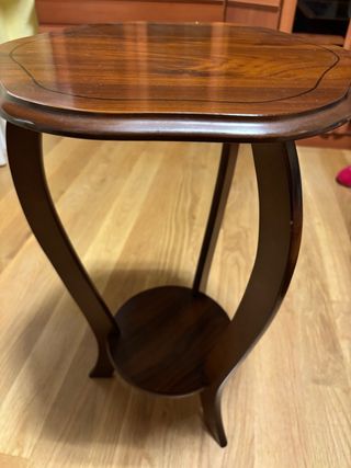 Mesa auxiliar de madera