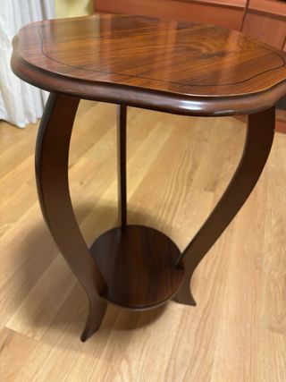 Mesa auxiliar de madera