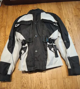 Equipo Moto Mujer Talla S con protecciónes.