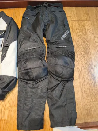 Equipo Moto Mujer Talla S con protecciónes.