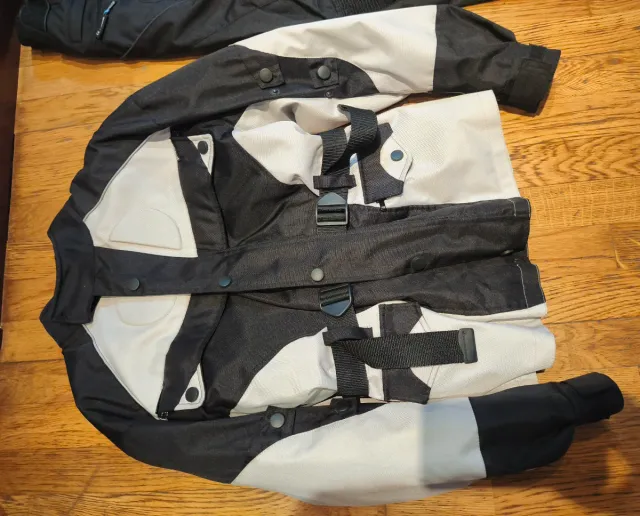 Equipo Moto Mujer Talla S con protecciónes.