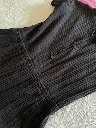 Mono negro plisado
