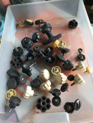 Lote de Palomillas y Tornillos