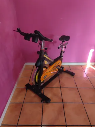 Bicicleta Spinning Naranja y Negra como nueva 