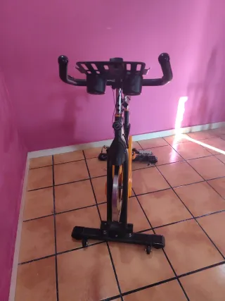 Bicicleta Spinning Naranja y Negra como nueva 
