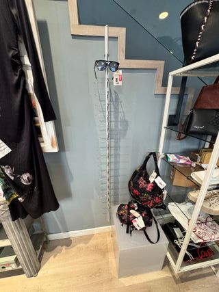 Expositor gafas pared c/ llave antirrobo