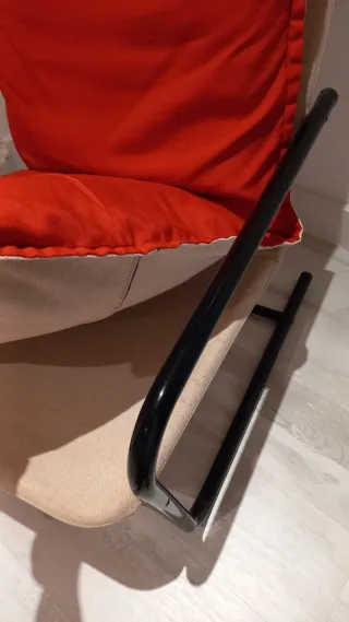 Sillón rojo y negro