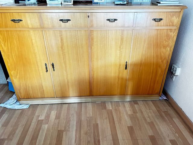 Mueble de madera color cerezo