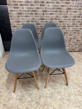 Confezione da 4 NUOVE sedie nordiche con gambe in legno