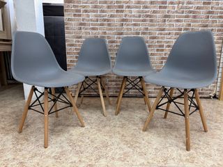 Confezione da 4 NUOVE sedie nordiche con gambe in legno
