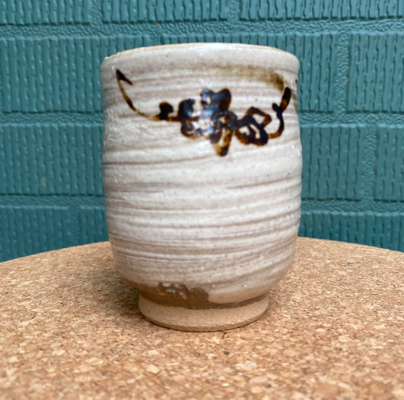 Taza de cerámica artesanal