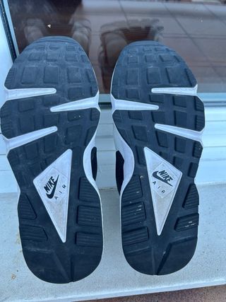 Zapatillas Huarache Blancas y Negras