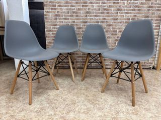 Offerta di 4 sedie nordiche grigie e in legno
