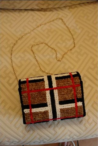 Bolso de mano a cuadros con cadena
hecho a mano 