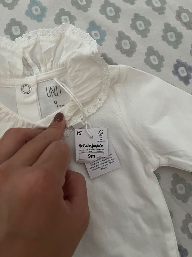 Body bebé blanco con cuello volante