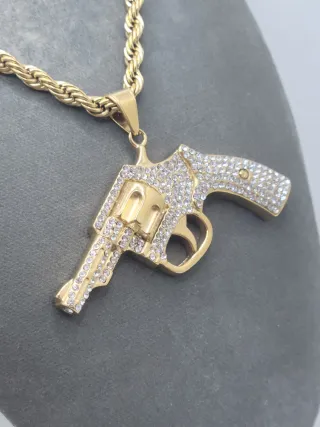 Colgante de revolver con circonitas