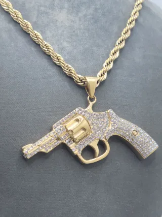 Colgante de revolver con circonitas