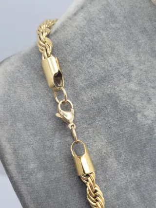 Colgante de revolver con circonitas