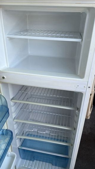 Nevera blanca con congelador