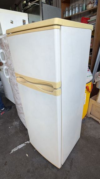 Nevera blanca con congelador