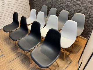Nuova confezione di 4 sedie con gambe in faggio nordico