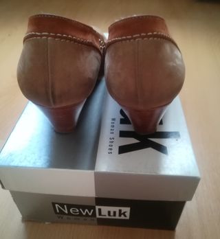 Zapatos de tacón beige y marrón talla 40