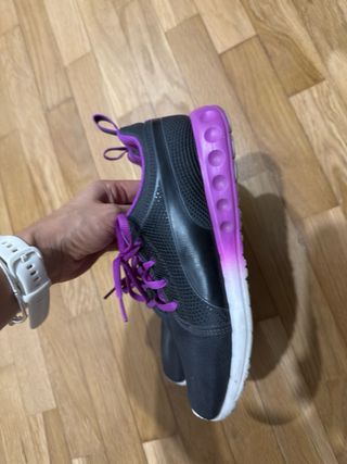 Zapatillas deportivas Puma negras y moradas