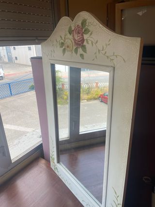Espejo de madera vintage con flores