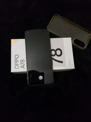 OPPO A78 completamente nero