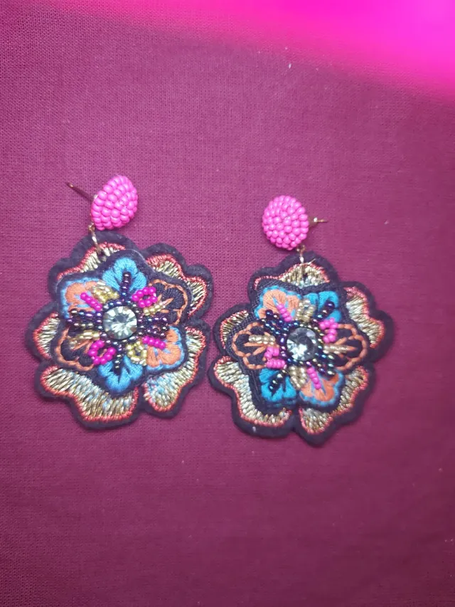 Pendientes bordados florales