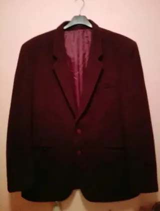 Chaqueta de caballero color burdeos