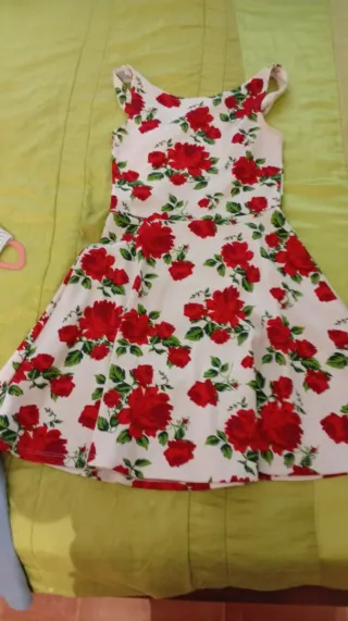 Vestido estampado flores rojas