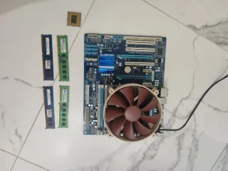 Placa Base Gigabyte + i3 CPU 450 + 4x2GB RAM ddr3