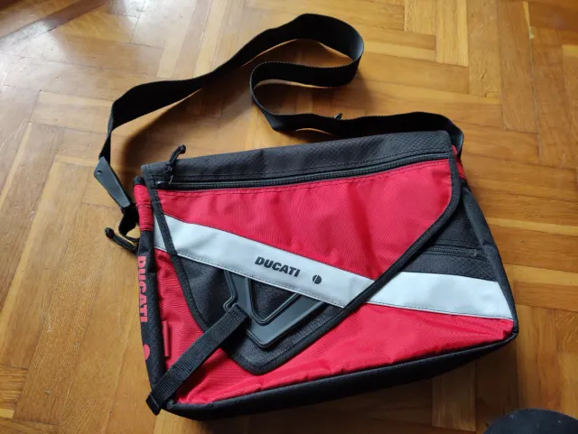 Mochila - bolsa - bandolera Ducati Roja y Negra