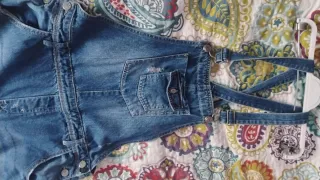 Pantalón vaquero desgastado