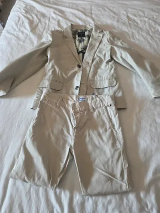 Traje chaqueta y pantalón beige Mayoral t 6 años