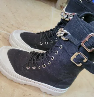 Botas altas negras y blancas, talla 39.
