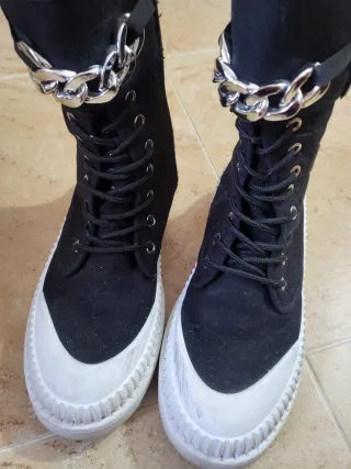 Botas altas negras y blancas, talla 39.