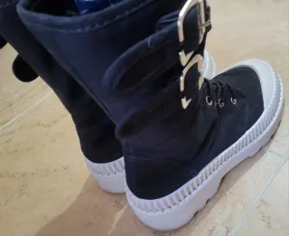 Botas altas negras y blancas, talla 39.