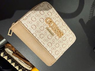 Monedero Guess Beige y Dorado