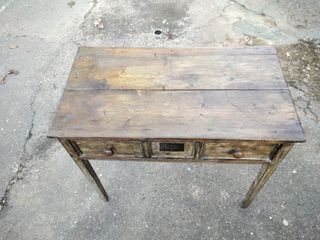 Mesa antigua de madera