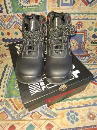 ZAPATOS DE TRABAJO TALLA 39 (NUEVOS)