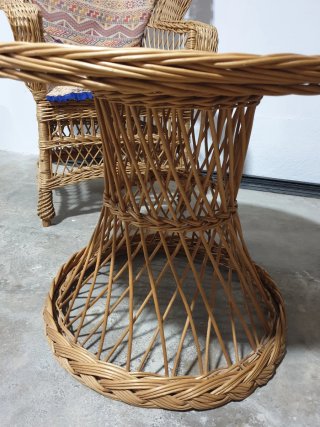 Conjunto sillón y mesa mimbre con cristal